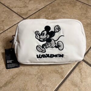 Disney x lululemon LIMITED EDITION White Mickey Everywhere Belt Bag